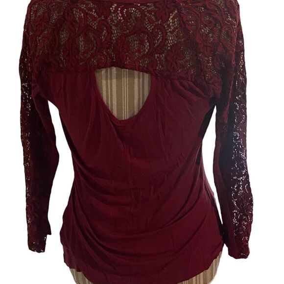 Candies size large ladies top see pics excellent condition - Picture 2 of 2